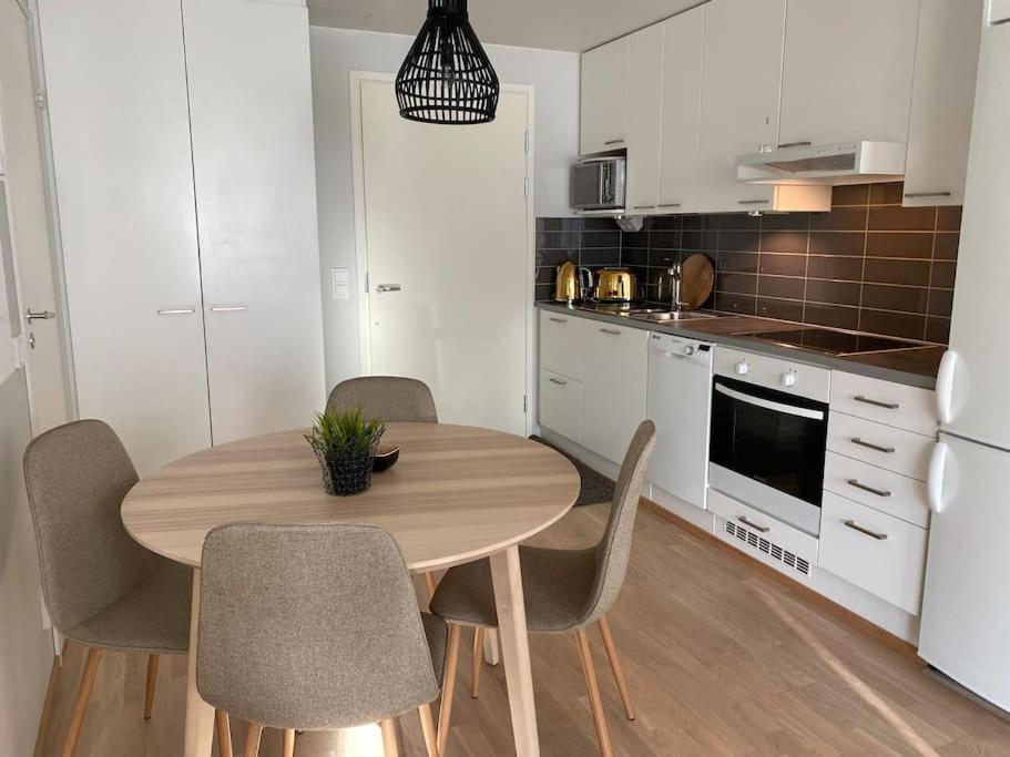 Beautiful - Own Parking Space Included Huoneisto Vantaa