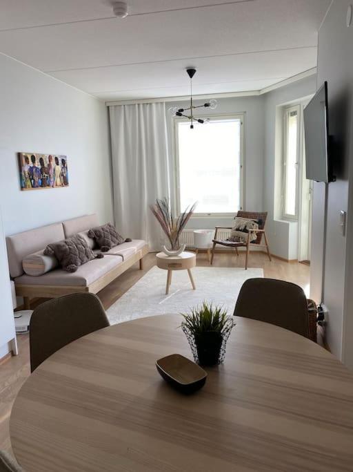 Huoneisto Beautiful - Own Parking Space Included